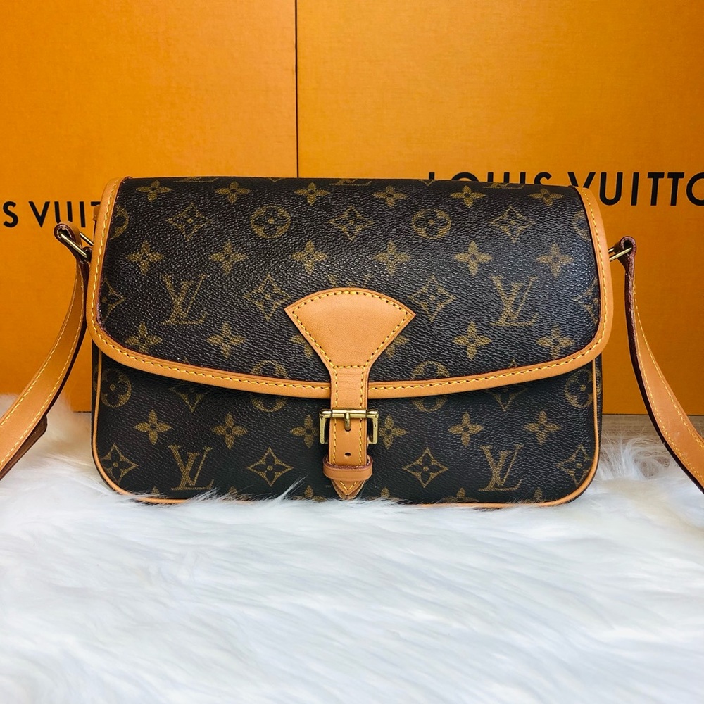 💞NEW COWHIDE💘Auth Louis Vuitton Sologne Monogram